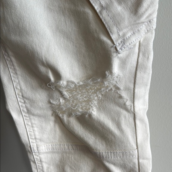 White Cargo Pants with Textured Fabric and Elastic Cuffs - Picture 4 of 9